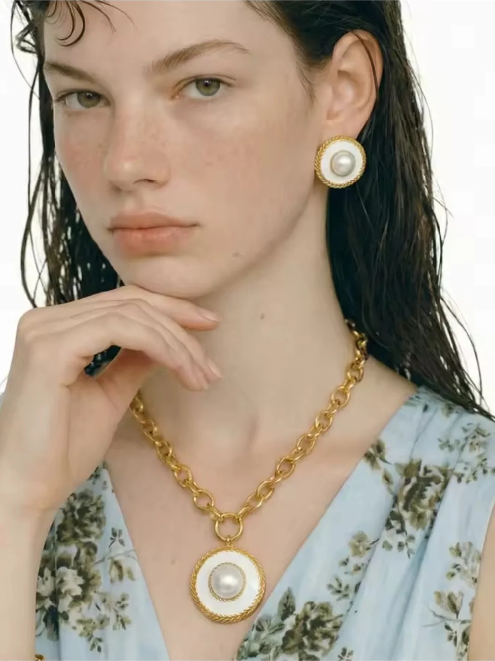 Luxury Gold Medallion Necklace Earrings Set